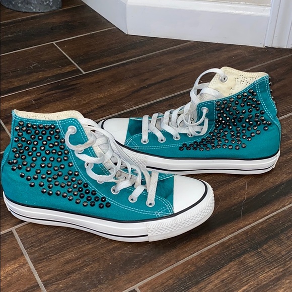 Converse - Picture 1 of 5